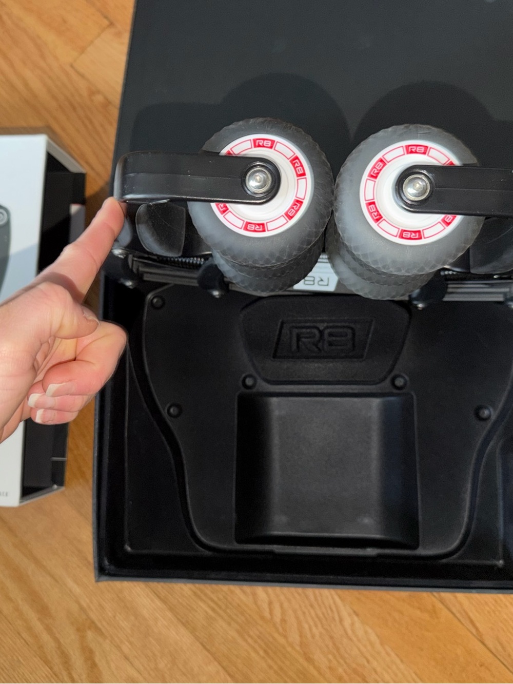 R8 Deep Tissue Massage Tool - Carbon Black - Picture 4 of 6